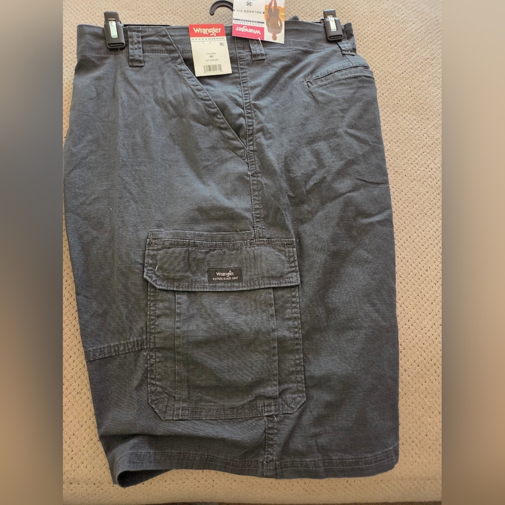 New Wrangler Men's 46 Stretch Cargo Shorts 10" inseam - Picture 11 of 12